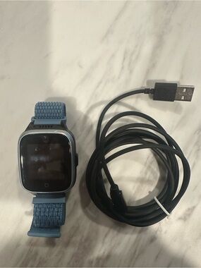 CosmoJr Tracker 3 Watch with Charger